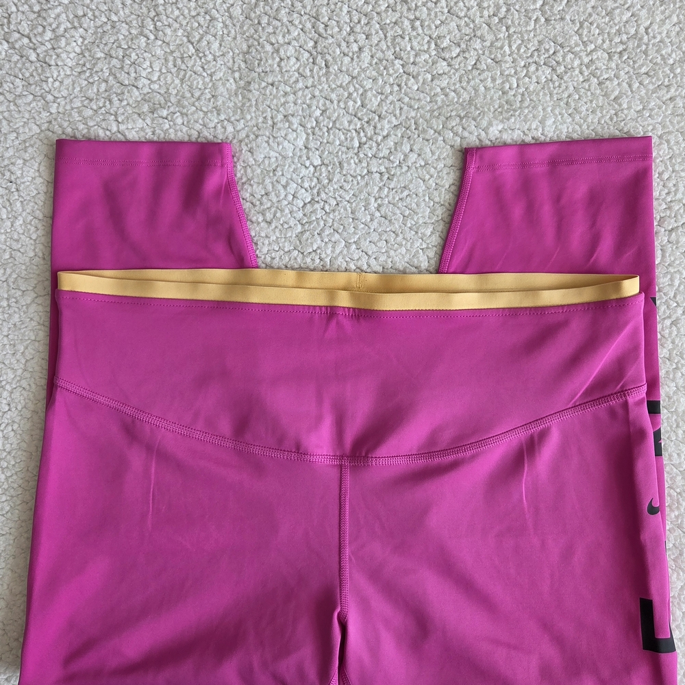 Nike. Tight fit. Mid-rise. 7/8 length. Size 2X